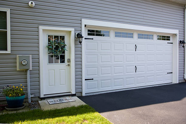24/7 Emergency Garage Door Panel Replacement experts in Pleasant Ridge, MI